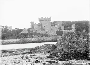 Quintin: Coastal view of Quintin Castle from the side