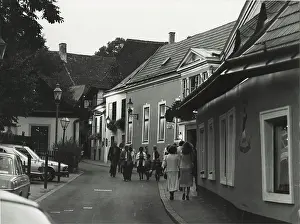 Taverns: Cobenzlgasse in Grinzing. On the right: typical austrian