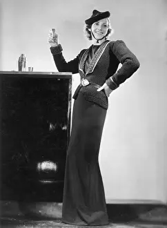 Revers: COCKTAIL GOWN 1930S