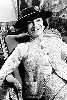 Boucle: Coco Chanel, 1954?