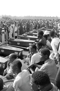 Thema: Coffins lined up at gravesites at a mass funeral held