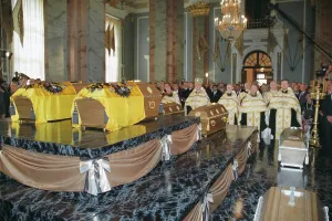 Coffins: Coffins with the remains with the last Russian