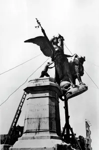 Collapse: The Collapse of the Republic in Vichy, 1942