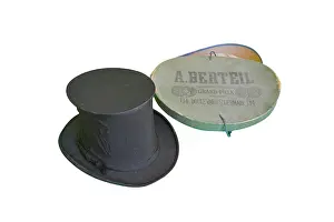 Folds: Collapsible top hat by A Berteil of Paris