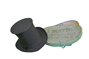 Folds: Collapsible top hat by A Berteil of Paris