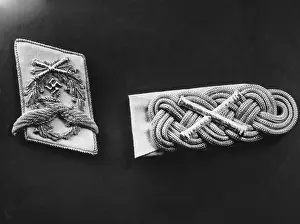 Reintroduced: Collar patch and shoulder mark of a Field Marshal