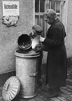Four Year: Collecting kitchen waste for a piggery of the NSV in Ber