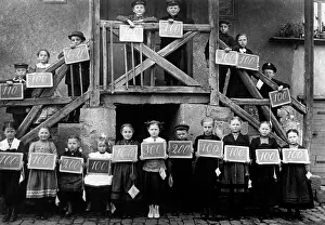 Primary: Collection for war bonds, 1918