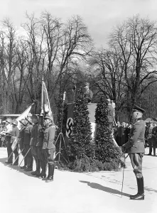 Swearing: Colonel Egelseer during a speech on the Adolf
