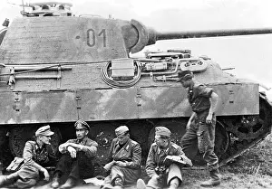 Grossdeutschland: Colonel Langkeit with officers before his Panther