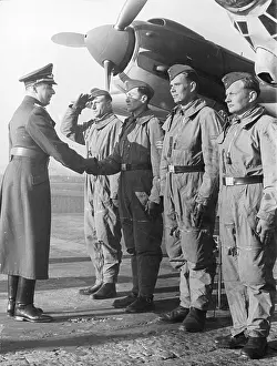 Fuchs: Colonel Rudolf Fuchs greets German bomber pilots, 1940