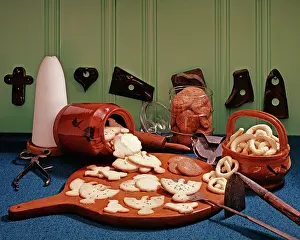 Frt001: Colonial American Snacks Cookies Spill Out of