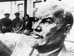Marxists: Colossal statue of Lenin, leader of the Bolshevik
