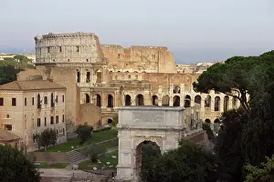 Amphitheaters: Colosseum, Rome, Italy