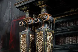 Ferreira: Columns and bookcases, Black Room, Biblioteca