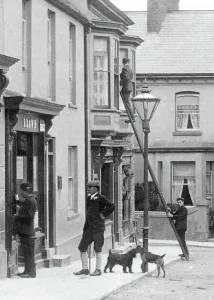 Decorator: Colyton, Window Cleaner 1907