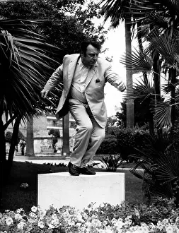 Puns: Comedian Raymond Devos 1922 - 2006