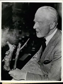 Briar: Commander Humphrey Gilbert with historic pipe