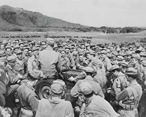 Jeep: Commanding officer of troops talking with