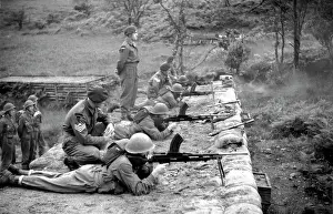 Bren: Commandos weapon training with Bren guns