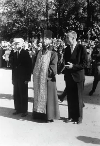 Believers: Commemoration ceremony in the occupied Ostrow, 1942