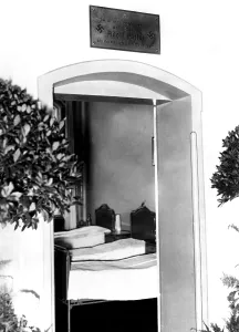 Clinic: Commemorative plaque consecration for Adolf Hitler in th
