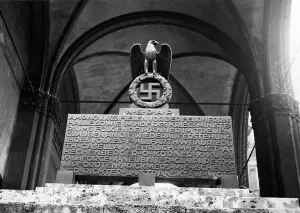 Souvenirs: Commemorative plaque for the fallen soldiers