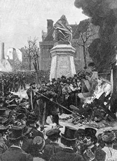 Voltaire: COMMUNE/GUILLOTINE BURNT