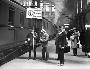 Telegrams: Communication services at Anhalter train station in Berlin