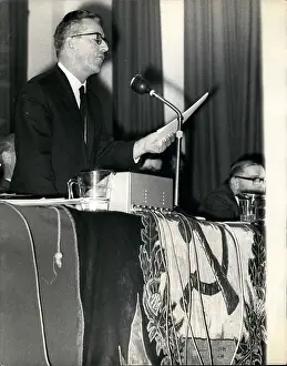 Adressing: Communism - Socialism