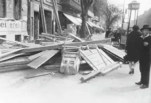 Arrests: Communist barricade in Wedding in Berlin, 1932
