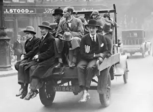 Businessmen: Commuters during the traffic strike in London, 1920/30