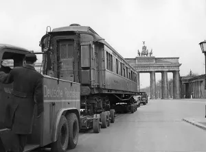 Viewing: CompiEugne railway car in Berlin, 1941