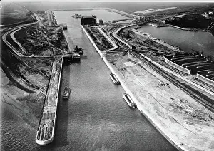 Juli: The completed north lock in Bremerhaven