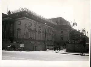 Admirals: Completion of former state opera, East Berlin