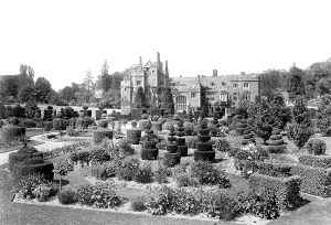 Wynyates: Compton Wynyates, the House and the Garden 1922