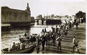 Concarneau: Concarneau Harbour, France - unloading tuna