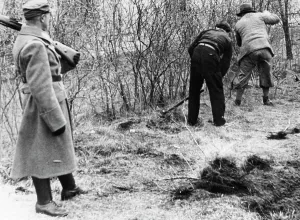 Opponent: Concentration camp prisoners working, 1933