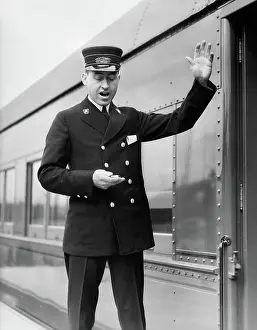 Yell: Conductor making final boarding call outside