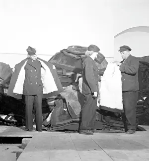 Streetcars: Conductors try winter coats