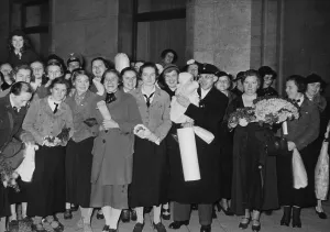 Wishers: Congratulators on Hitler's birthday in front of the Chan