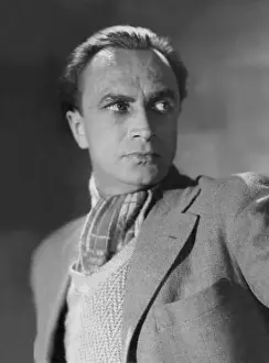Ewald: Conrad Veidt in People in the cage, 1930