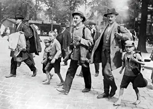 Enlist: Conscripted reservists with their equipment, 1914
