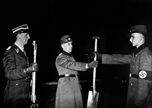 Muster: Conscripts of the Feldherrnhalle Regiment, 1942
