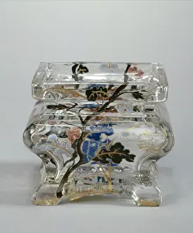 Thick: Console-shaped base
