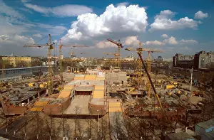 Retrieving: Construction of Christ the Saviour Cathedral in Moscow, 1995
