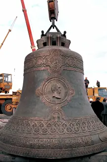 Tons: Construction of Christ the Saviour Cathedral in Moscow, 1997
