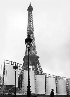 Champs: Construction of the entrance for the World Exhibition in Par
