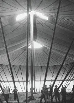 Clichy: Construction of the giant tent of
