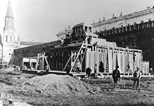 Erecting: Construction of Lenin's Temporary Mausoleum